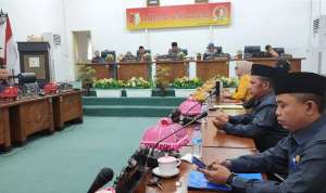 Rapat Paripurna DPRD Sigi dengan agenda pandang umum fraksi-fraksi terhadap dia Ranperda Kabupaten Sigi