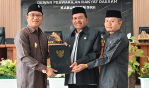 IMG-20260709-WA0003 Dari kanan - Wakil Ketua I DPRD Sigi Ilham, Ketua DPRD Sigi Minhar Tjeho, Wakil Bupati Sigi Samuel Yansen Pongi. (Foto: Pena Sulawesi)